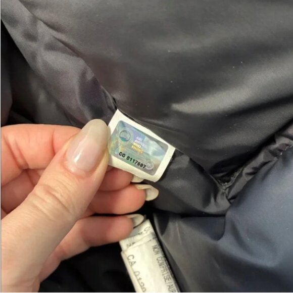 CANADA GOOSE CHILLIWACK BOMBER COAT WITH FUR TRIMMED HOOD - Picture 3 of 8